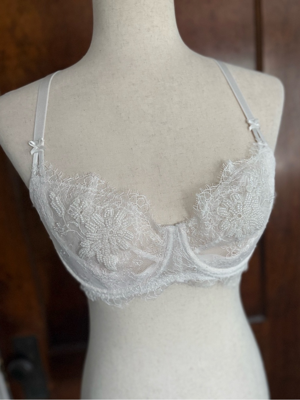 NWOT Victoria’s Secret Dream Angels White Beaded Floral Lace Wicked Bra 36D